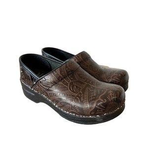 Dansko Professional Antique Tooled Brown Clogs Sz 37 Leather Excellent Condition